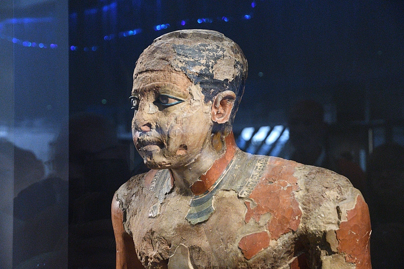 31 MAK_7077.jpg - La caratteristica più celebre è lo sguardo realistico, ottenuto inserendo cristalli di rocca negli occhi.